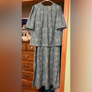 Mennonite women’s maternity smock dress blue floral homemade